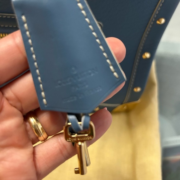 Louis Vuitton Cuir Suhali Blue and Gold Satchel with Trunk-Style Design - Picture 4 of 15